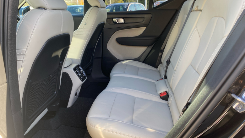 Volvo Xc40 2.0 B4P Inscription Pro 5dr Auto Petrol Estate